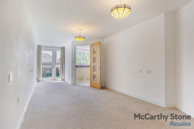 1-bed flat on 32 Edward Place, Churchfield Road, Walton-On-Thames, £255,000