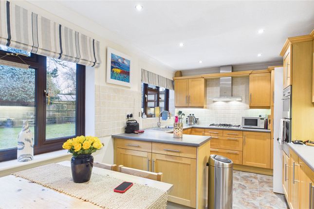 2, Weston Grove, Surrey photo 4