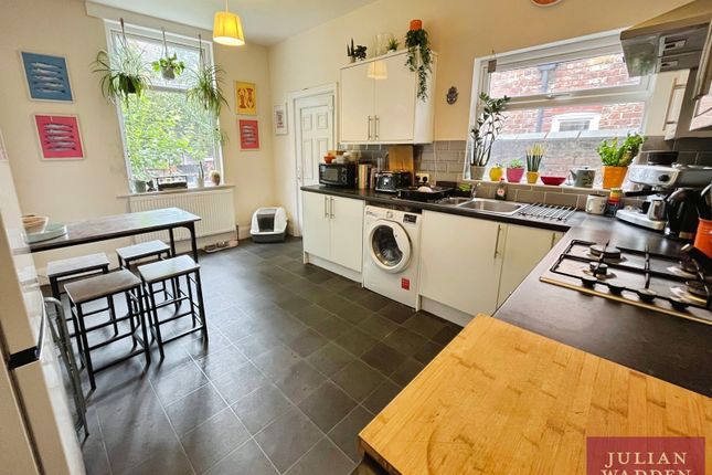 14, Redcar Avenue, Manchester photo 4