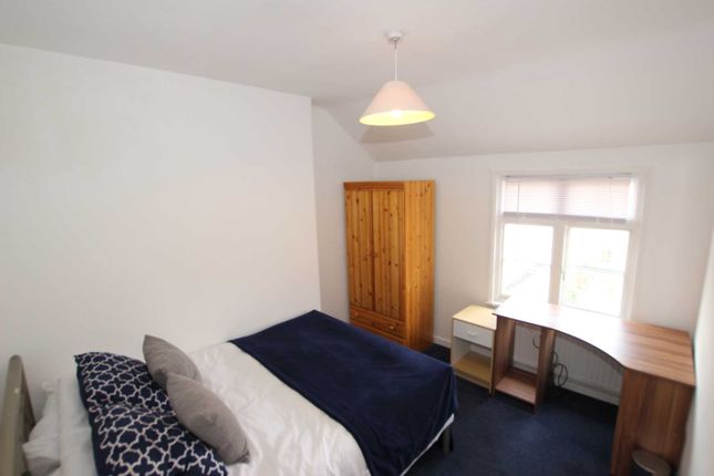 Room to rent in Kings Road, Caversham, Reading