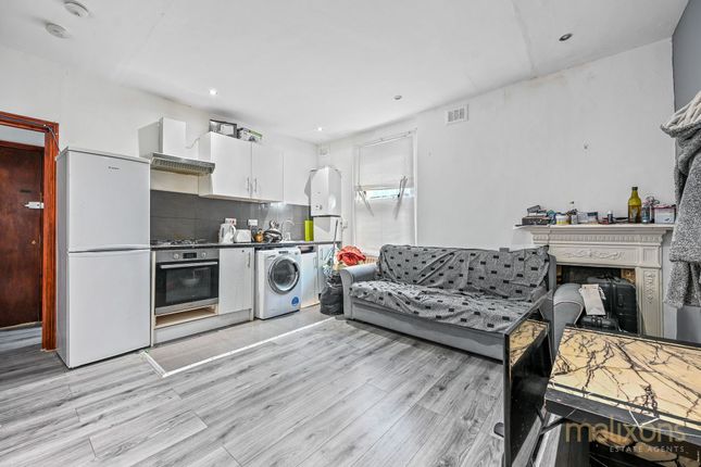 34C Gleneldon Road, London photo 5