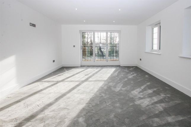 Flat for sale in Shenfield Road, Shenfield, Brentwood