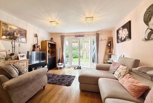 28, White Wood Vale, Camberley photo 3