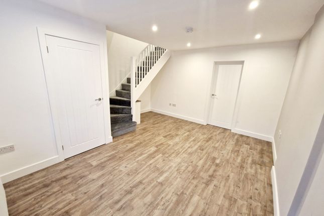 29 Cuckoo Lane, Manchester photo 2