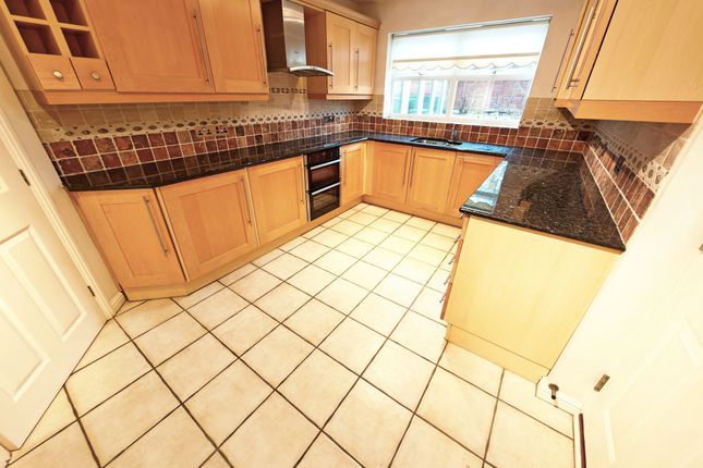 5 Gibbs Leaze, Trowbridge photo 4