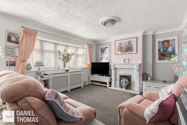 2, Webster Close, Waltham Abbey photo 2