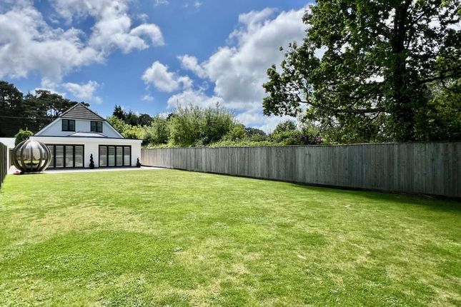 Woodlark, 144b Sandy Lane, St Ives, Hampshire photo 4
