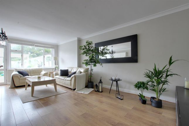 9, The Birches, London photo 5