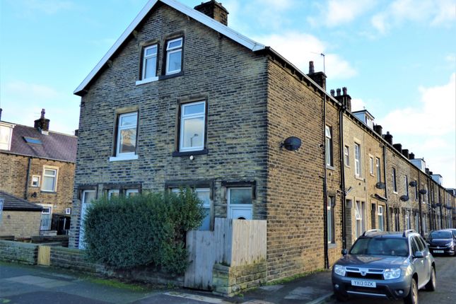 2 bed terraced house to rent in Bradford Road, Keighley, West Yorkshire BD21
