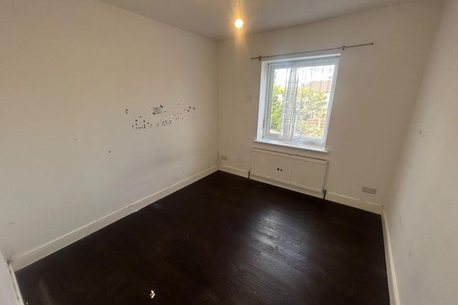 31, Shirley Close, Dartford photo 4