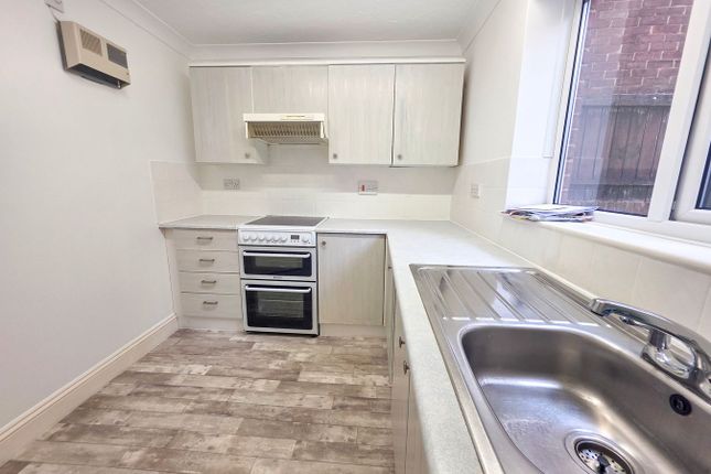 Kingsmead Court, Redcotts Lane, Wimborne photo 3