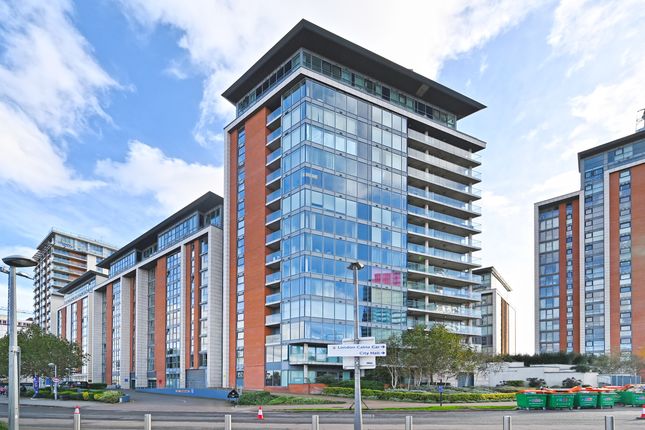 Flat to rent in Ross Apartments, Royal Victoria Docks