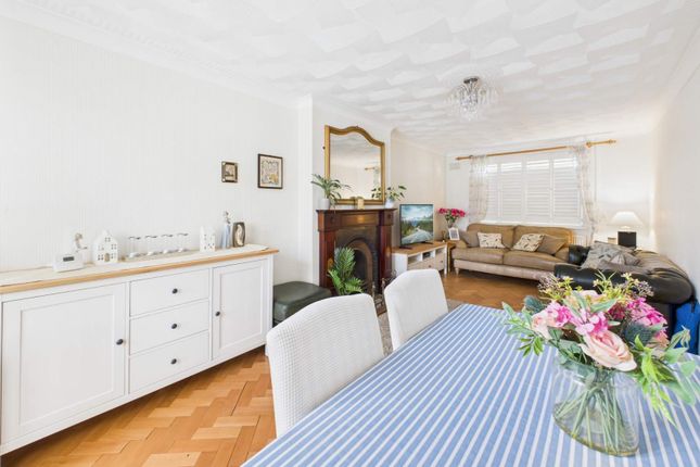 32, Heol Llanishen Fach, Cardiff photo 4