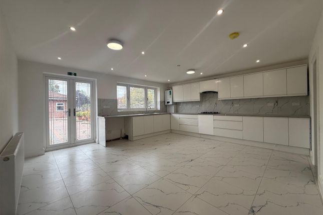 18, Leyswood Drive, Ilford photo 2