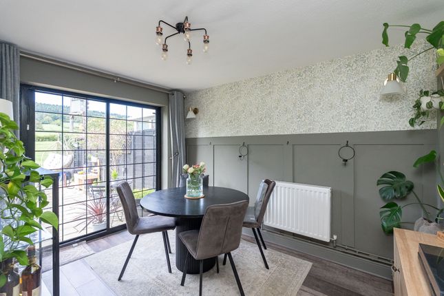 1, Warwick Close, Dorking photo 4