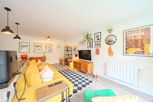 25, Masham Court, Leeds photo 3