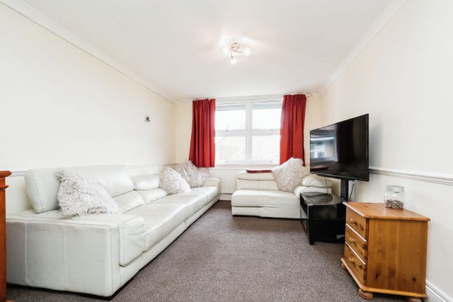 Flat for sale in Myrtle Road, Romford