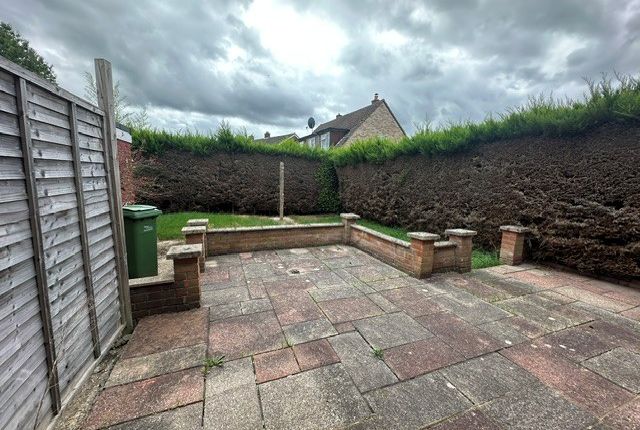 4, THE HAYWARDS, THATCHAM photo 2