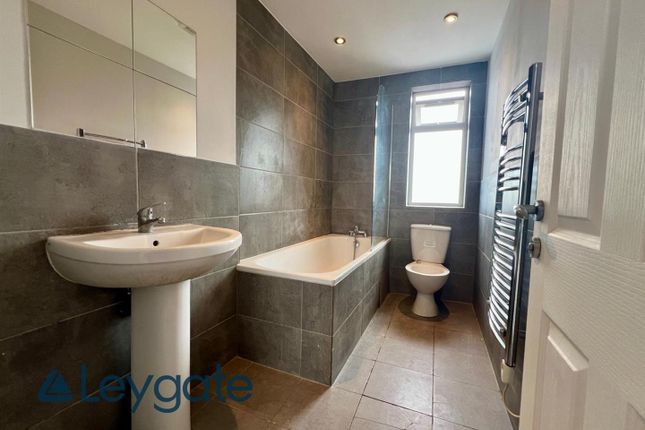 Flat 1 576-A, Cranbrook Road, Ilford IG2 6RF, Ilford photo 4