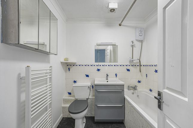 26, Hasted Close, Greenhithe photo 4