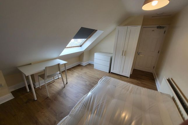 This Inviting Double Bedroom Features A Cozy Layou...