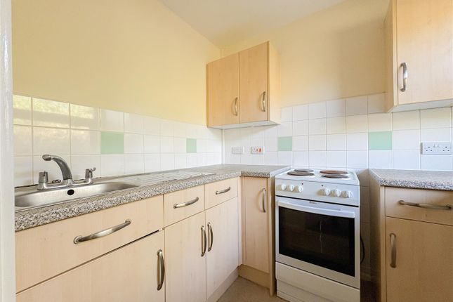 Flat 10 Willow Glen, Upper Glen Road, St. Leonards-On-Sea photo 3