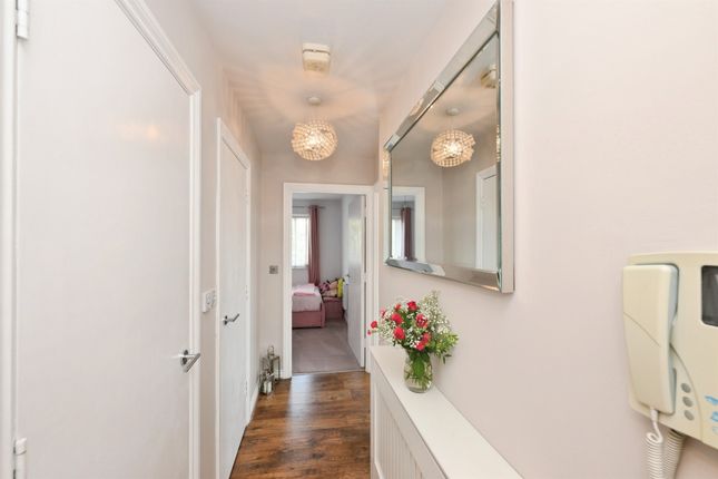 Flat 57, Sandringham Lodge, Taverners Way, Hoddesdon photo 2