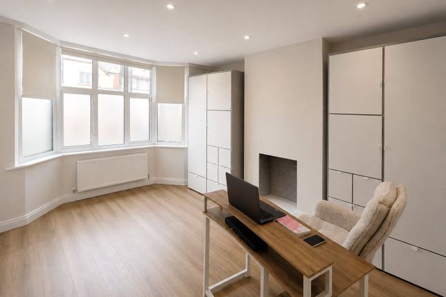 28, St Anselms Road, Greater London photo 2