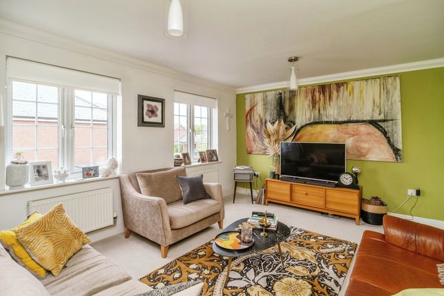 Town house for sale in Salisbury Close, Rayleigh