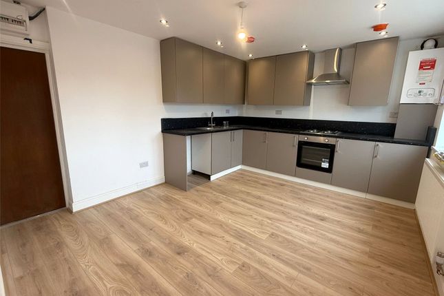 Flat 4, Sutton Lane, Slough photo 2