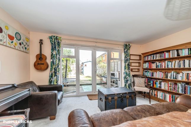 31, Parrott Grove, Bedford photo 2