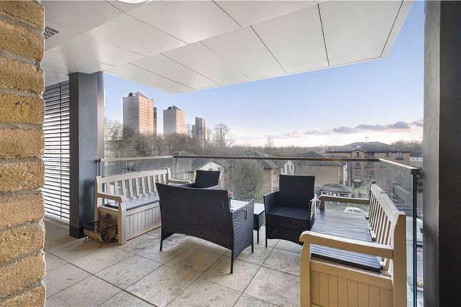 Thumbnail Flat for sale in Spectrum Way, London