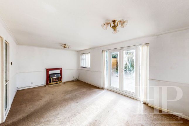 3 Wadham Close, Crawley photo 3