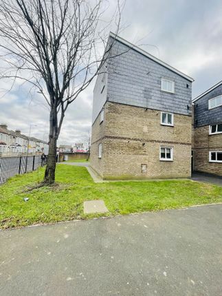 Flat for sale in Bateman Close, Ilford