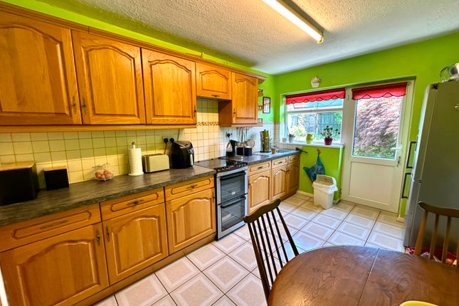 5, Johnson Avenue, Wolverhampton photo 4