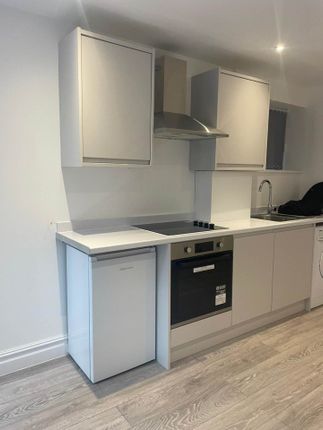 Flat to rent in Alfred Road, London