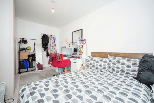 Flat for sale in Limehouse Wharf, Rochester, Kent