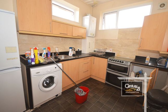 Flat to rent in |Ref: R152065|, Chapel Road, Southampton