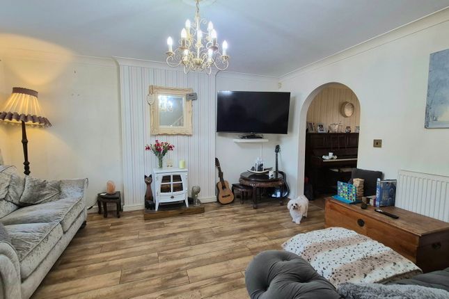 12, Hereford Grove, Upholland photo 4
