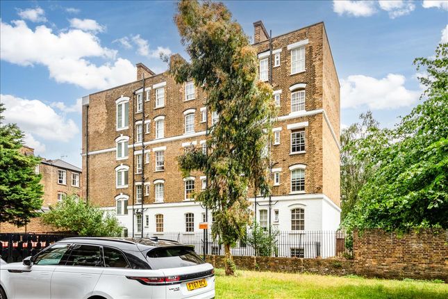 Flat to rent in Enfield Cloisters, Fanshaw Street, Shoreditch, London