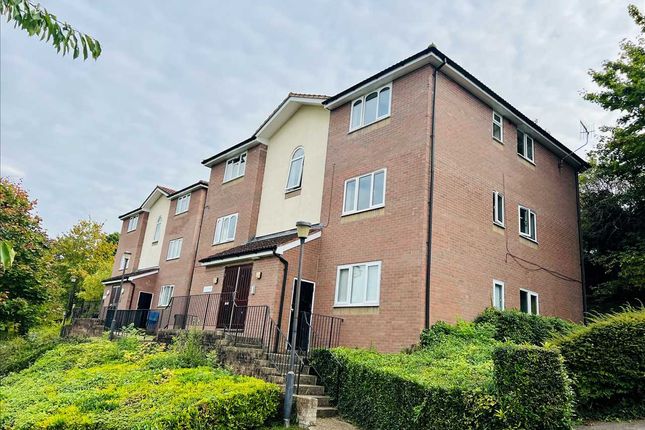 Thumbnail Flat to rent in Lingfield Close, High Wycombe