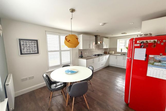 1, Lilly Lane, Weymouth photo 3