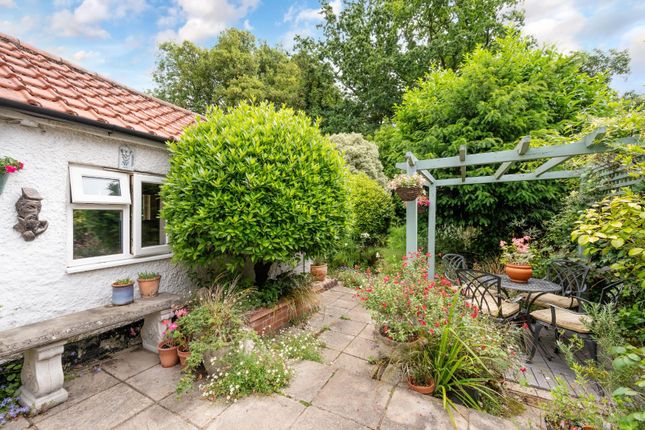 49, Chipstead Way, Banstead photo 3