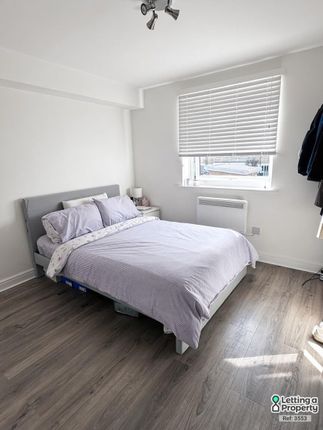 47, Fishguard Way, London photo 4