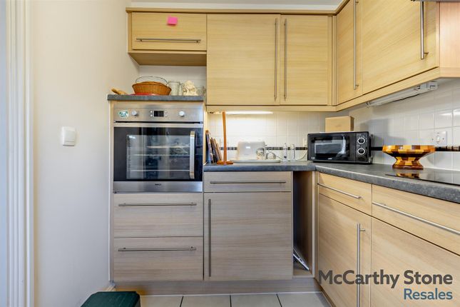 19 Cherrett Court, Ringwood Road, Ferndown photo 4