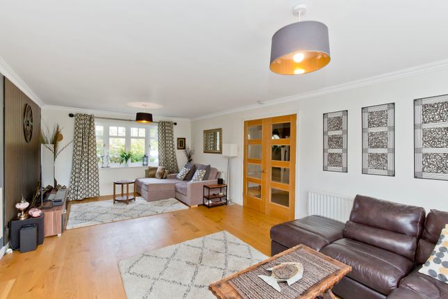 24, Ravelrig Gait, Edinburgh photo 4