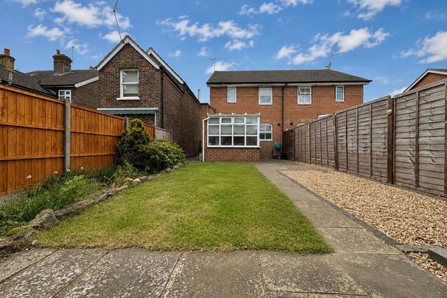 3B Charlesfield Road, Horley photo 3