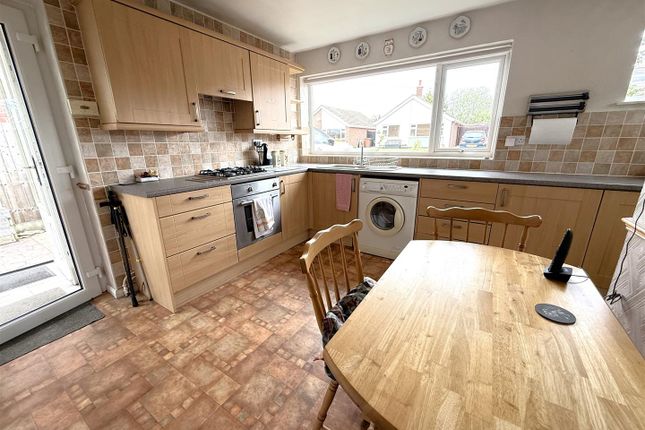10, Fleming Avenue, Bottesford photo 3
