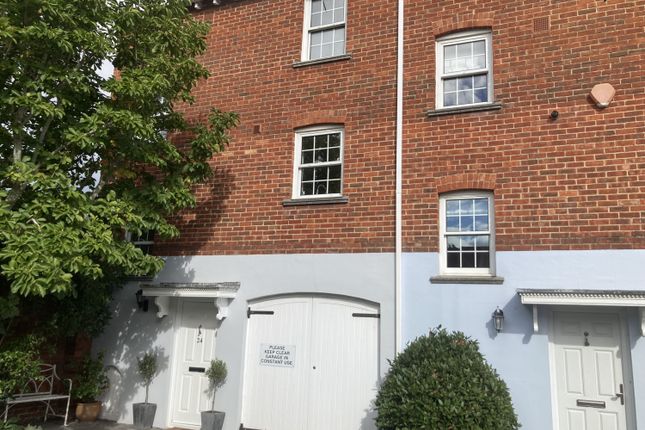 3-bed house on 24, Trafalgar Place, Lymington, £2,150/mo