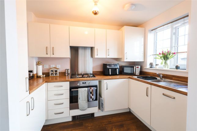 118, Watts Drive, Telford photo 3